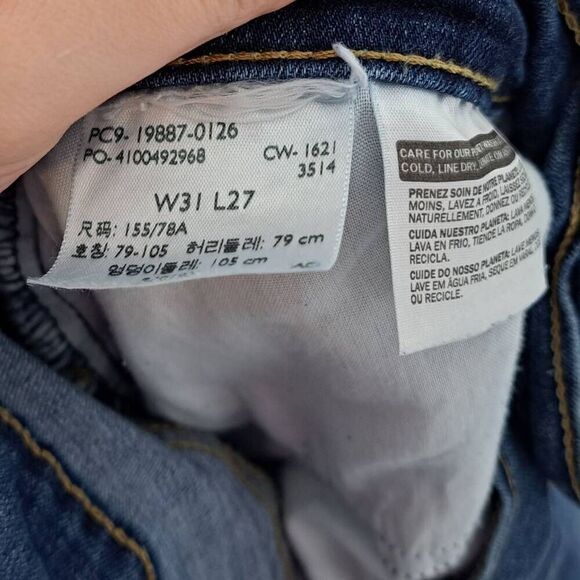 Levi's Women's Boyfriend Mid Rise Jeans size 31 - Picture 6 of 6